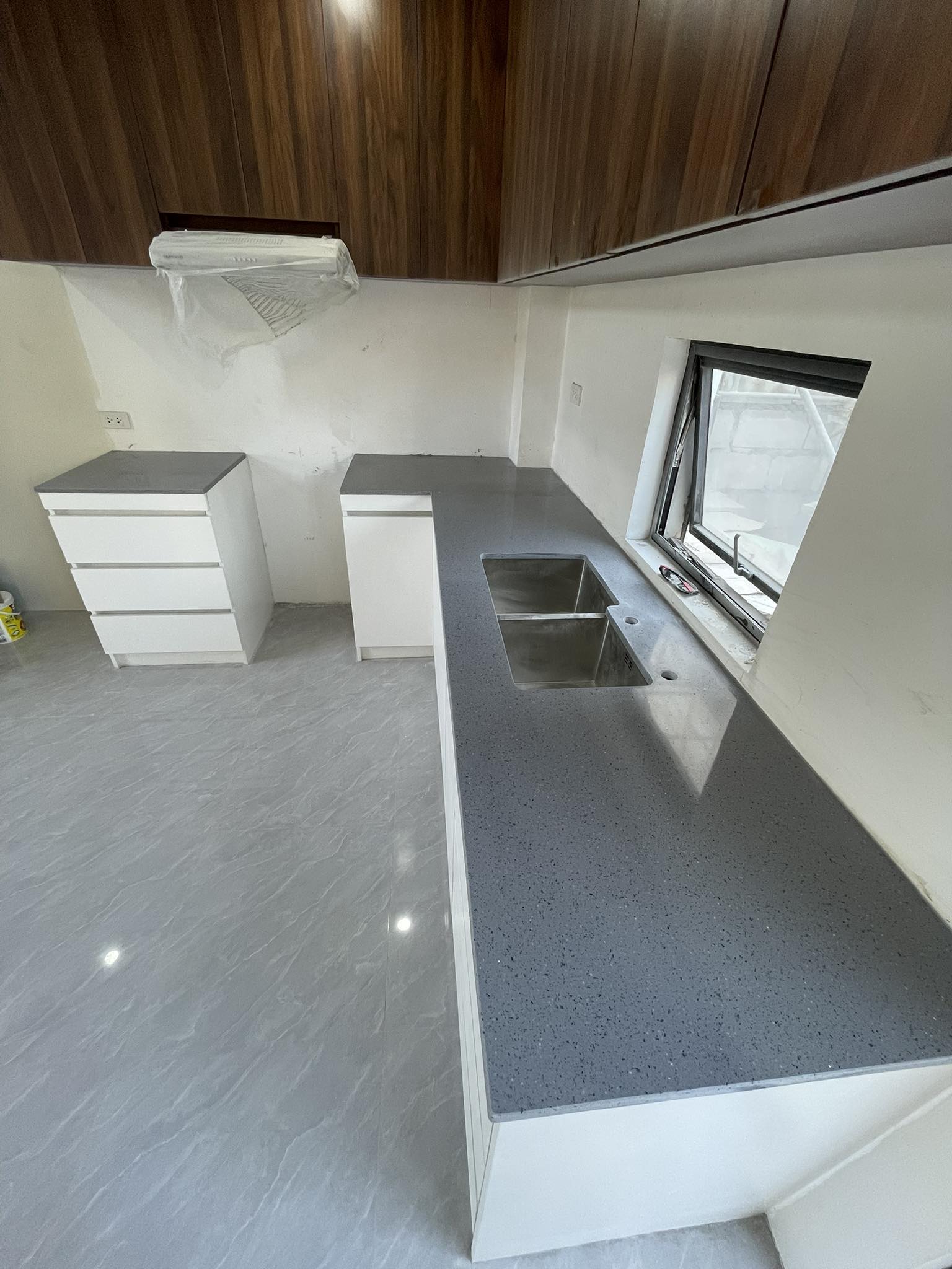 Kitchen island marble installation